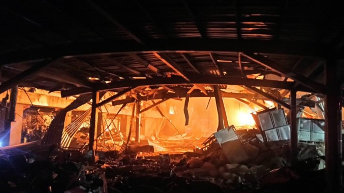 Bên trong nhà máy sản xuất thiết bị golf khi hỏa hoạn xảy ra ngày 22/9. Ảnh: Taiwan News