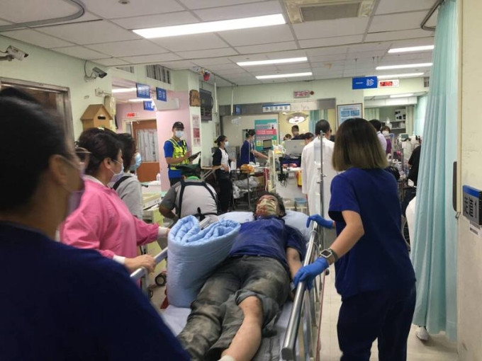 Bệnh viện Thiên chúa giáo Bình Đông tiếp nhận nạn nhân vụ hỏa hoạn ngày 22/9. Ảnh: Liberty Times