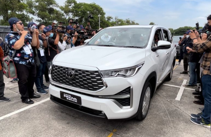 Toyota Innova thế hệ mới tại sự kiện ra mắt ở Indonesia, tháng 11/2022. Ảnh: Detikcom
