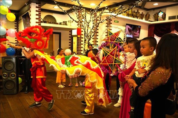 Vietnamese children around the world enjoy Mid-Autumn Festival hinh anh 2