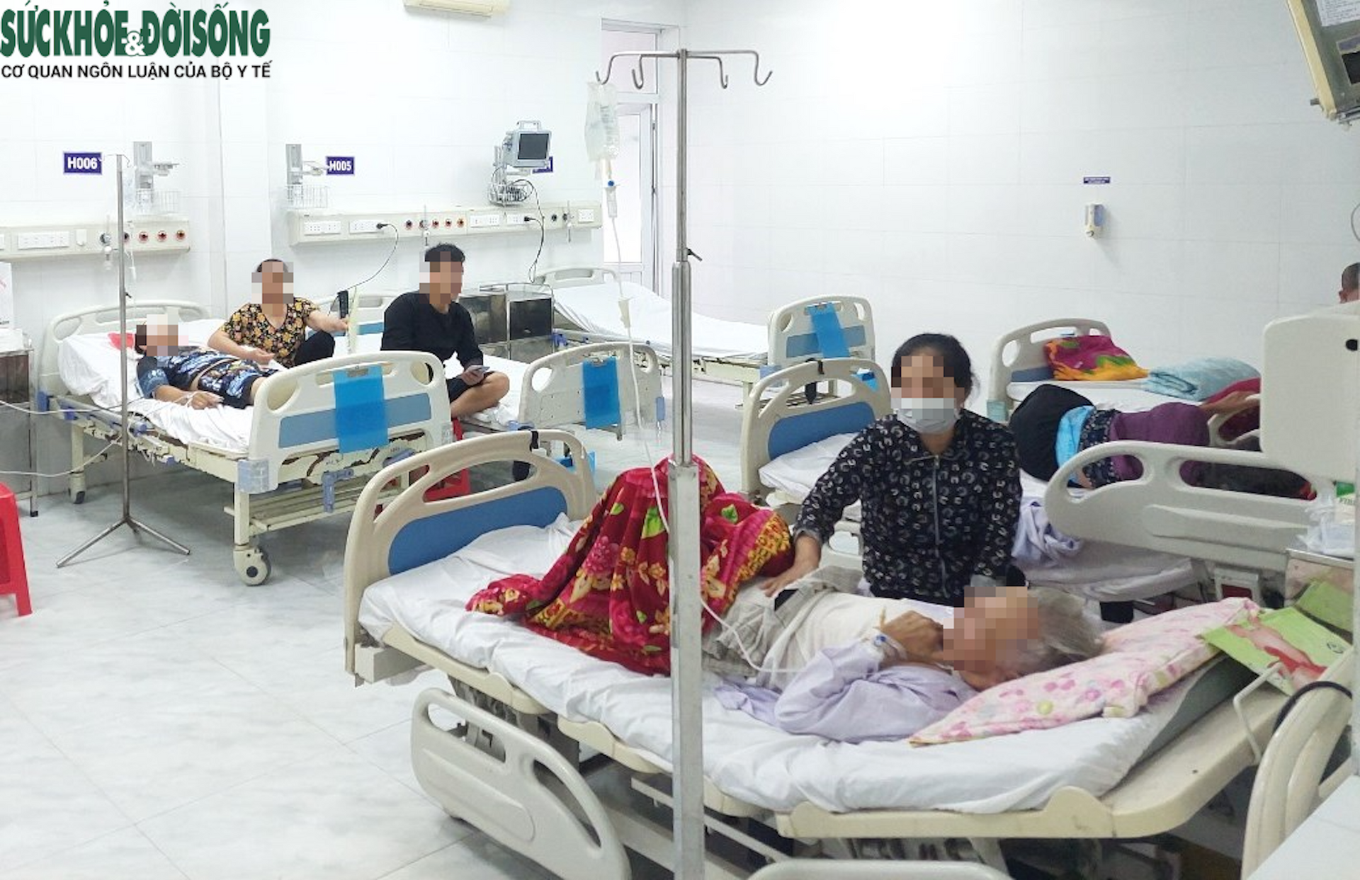 Khu vực cấp cứu cháu M. tại Khoa Hồi sức cấp cứu - Trung tâm Y tế huyện Ninh Giang. (Ảnh: Đ.Tùy)