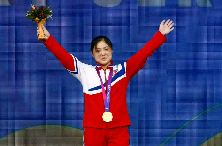 Kim Il-gyong phá 8 kỷ lục ở nội dung 59kg nữ môn cử tạ ASIAD 19. (Ảnh: Reuters)