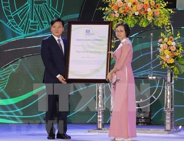 Non Nuoc Cao Bang receives Global Geopark title certificate after first re-verification hinh anh 1