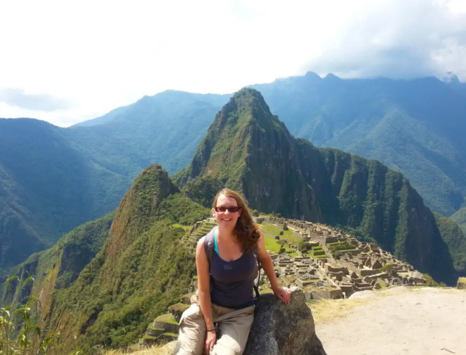 Claire chụp ảnh lưu niệm tại Macchu Picchu. Ảnh: Insider