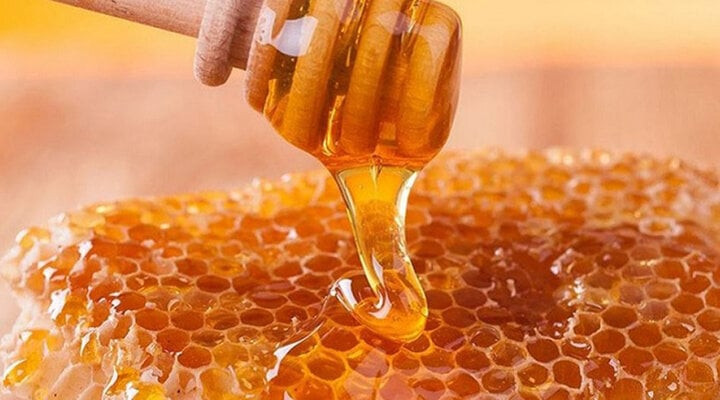 Có nên dùng mật ong để tẩy lông chân? - Ảnh 4.