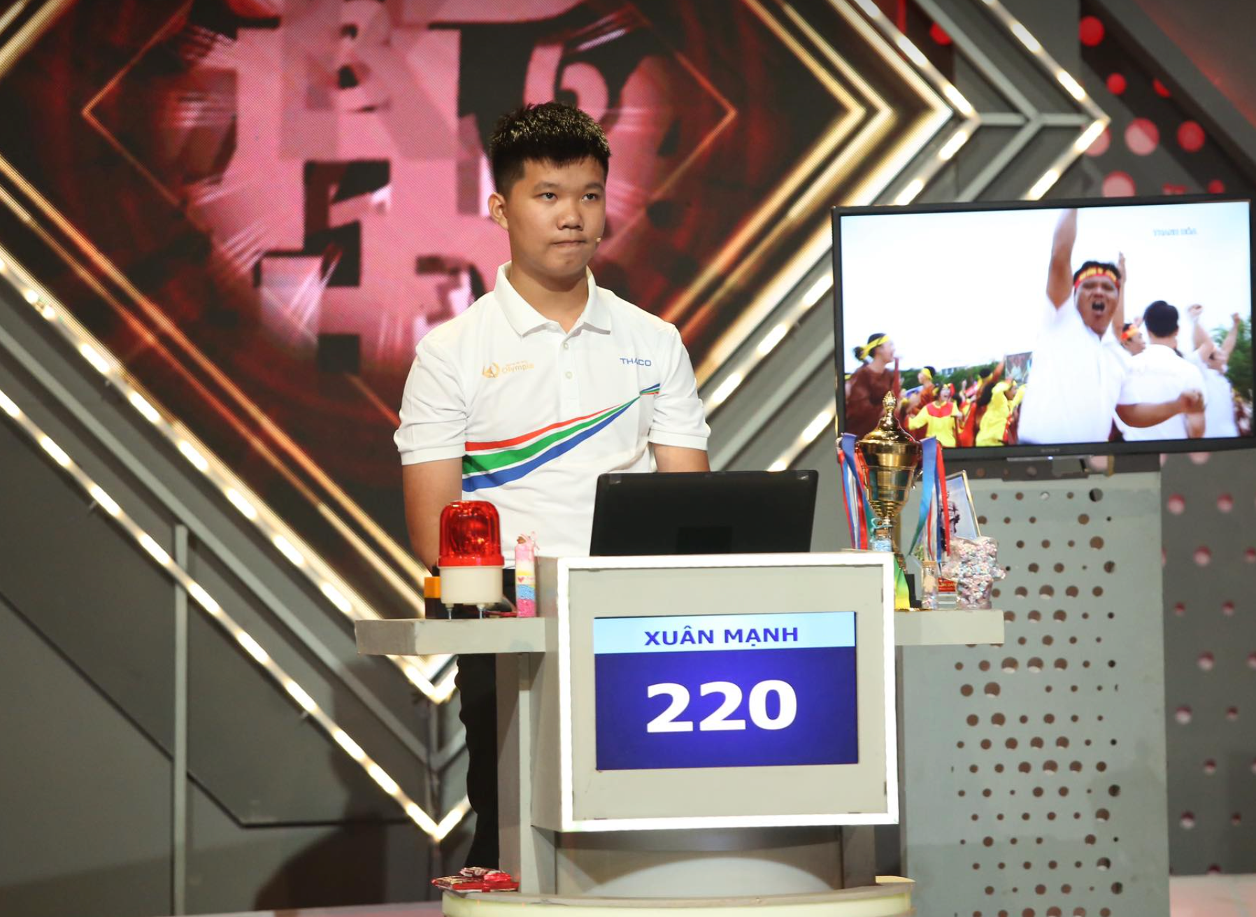 Lê Xuân Mạnh bứt phá trong phần thi Về đích, giành vòng nguyệt quế Olympia 2023.
