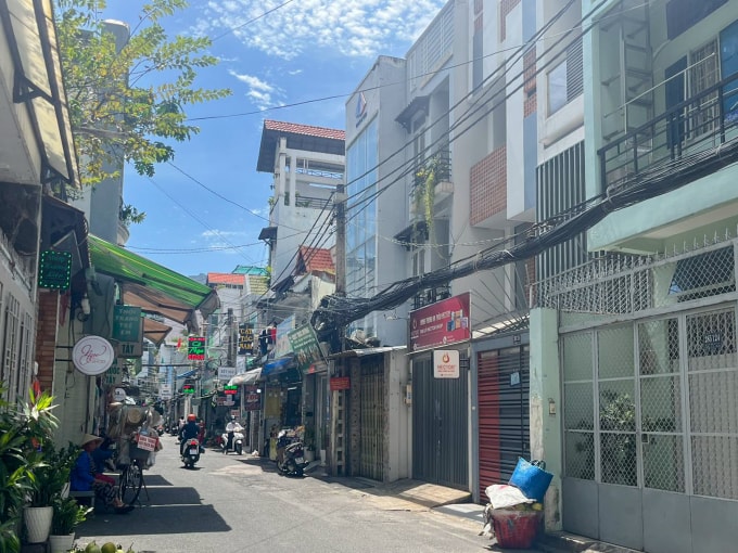 Một hẻm tại quận 10, TP HCM đang có nhiều căn nhà riêng cần bán đầu năm 2023. Ảnh: Nguyên Tiêu