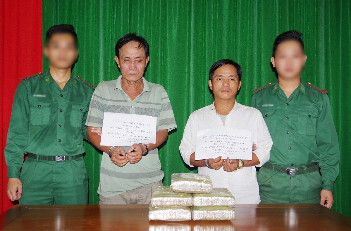 Nguyễn Hữu Tấn và Trương Hồ Phước Tú bị bắt giữ. (Ảnh: B.P)