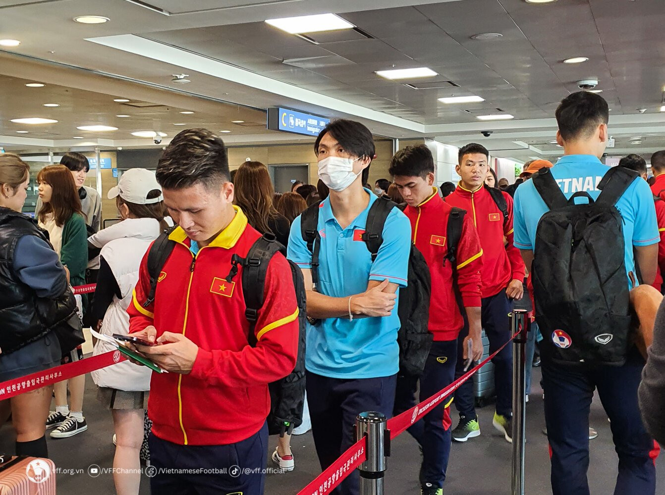 Đội tuyển Việt Nam mất nhiều thời gian để di chuyển tới địa điểm thi đấu tại Hàn Quốc.