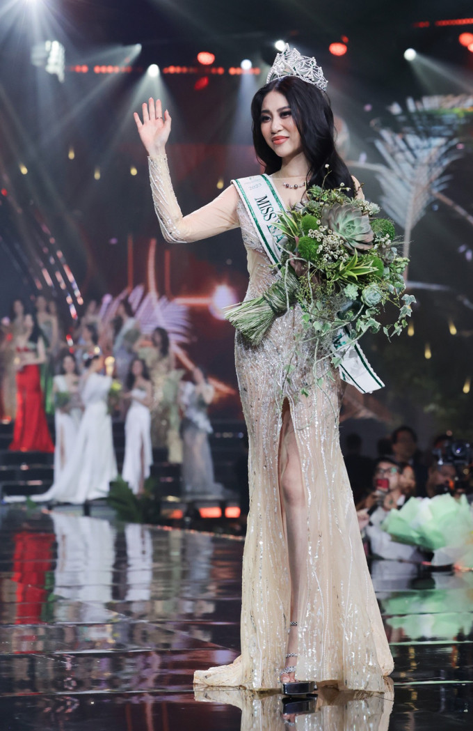 Lan Anh sau giây phút đăng quang. Ảnh: Miss Earth Vietnam 2023