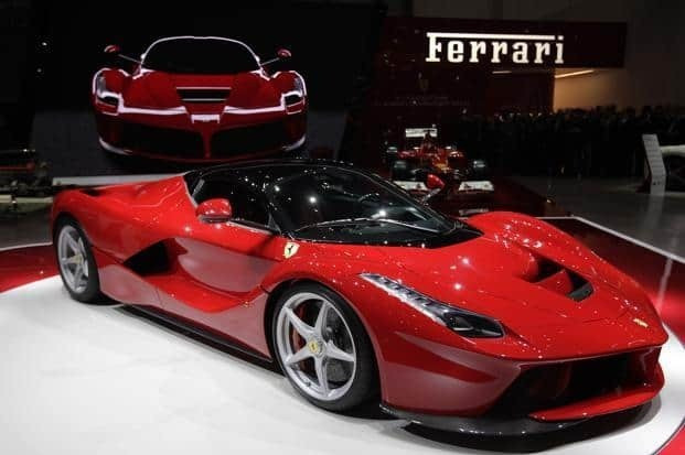 Một chiếc Ferrari được trưng bày tại triển lãm. Ảnh: Reuters