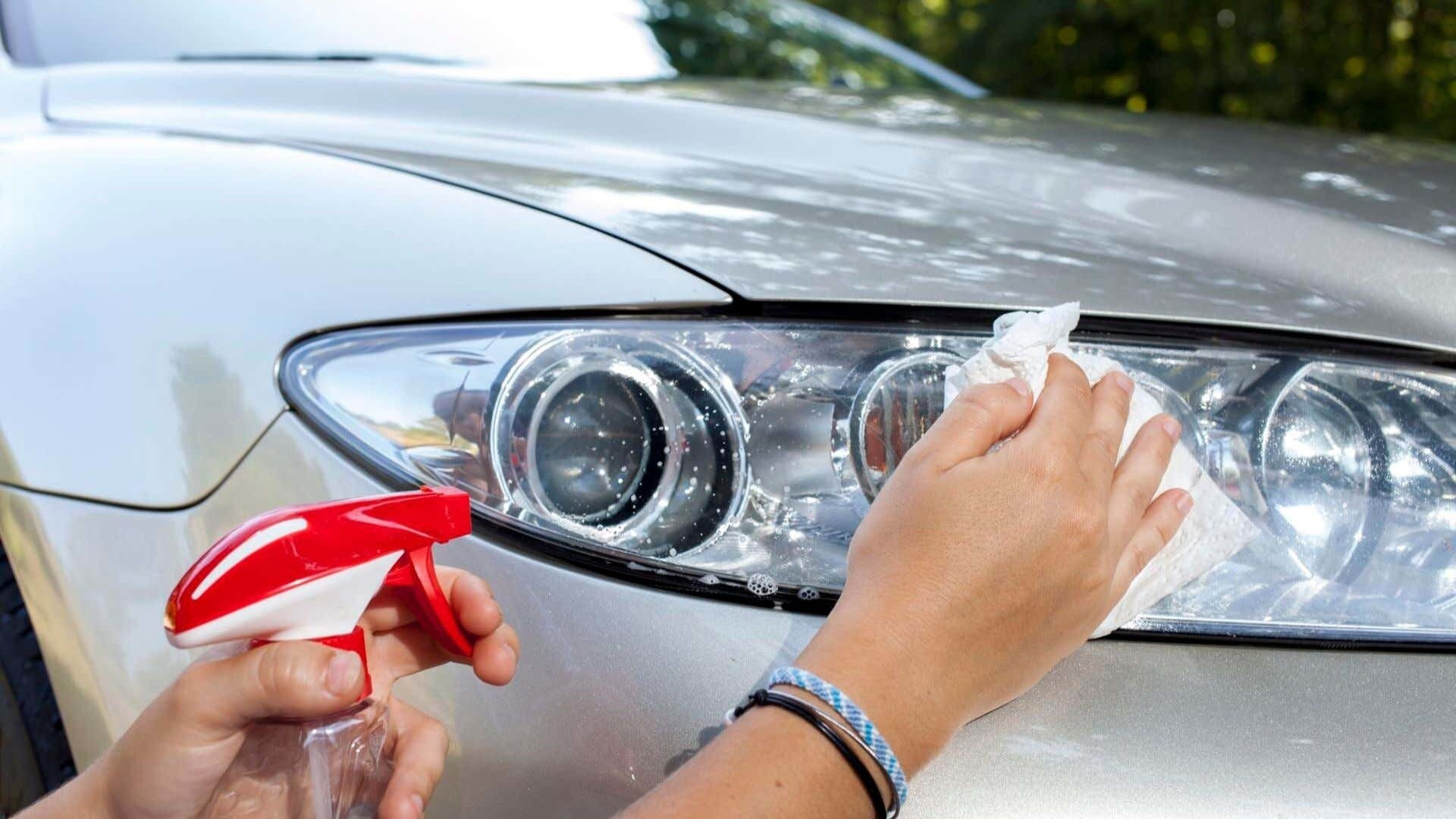 Đánh bóng đèn xe ô tô vừa làm tăng tính thẩm mỹ cho xe vừa giúp đèn có thể soi sáng hơn. (Ảnh minh họa: The Drive)