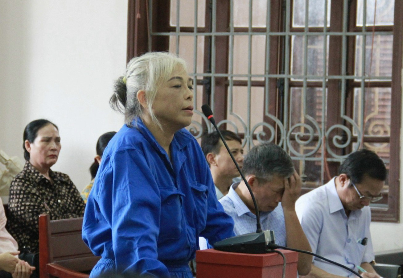 Bị cáo Châu Thị Mỹ Linh tại tòa - Ảnh: HỒNG PHÚ