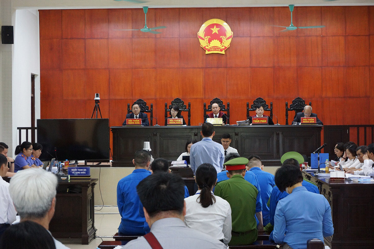 Phiên toà xét xử vụ vi phạm quy định về đấu thầu gây hậu quả nghiêm trọng xảy ra tại Bệnh viện Sản Nhi Quảng Ninh.