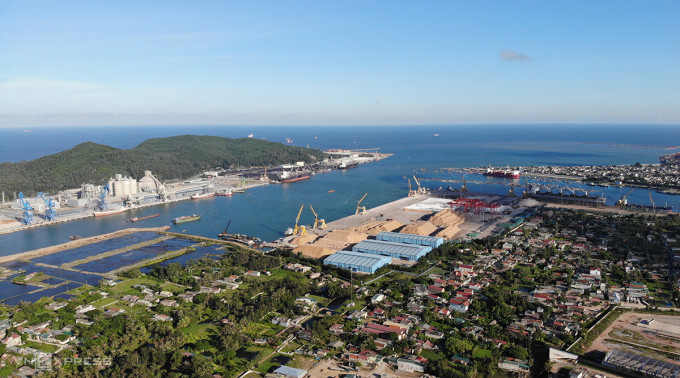 Khu kinh tế Nghi Sơn hiện có nhiều công trình, bến cảng được xây dựng. Ảnh: Lê Hoàng