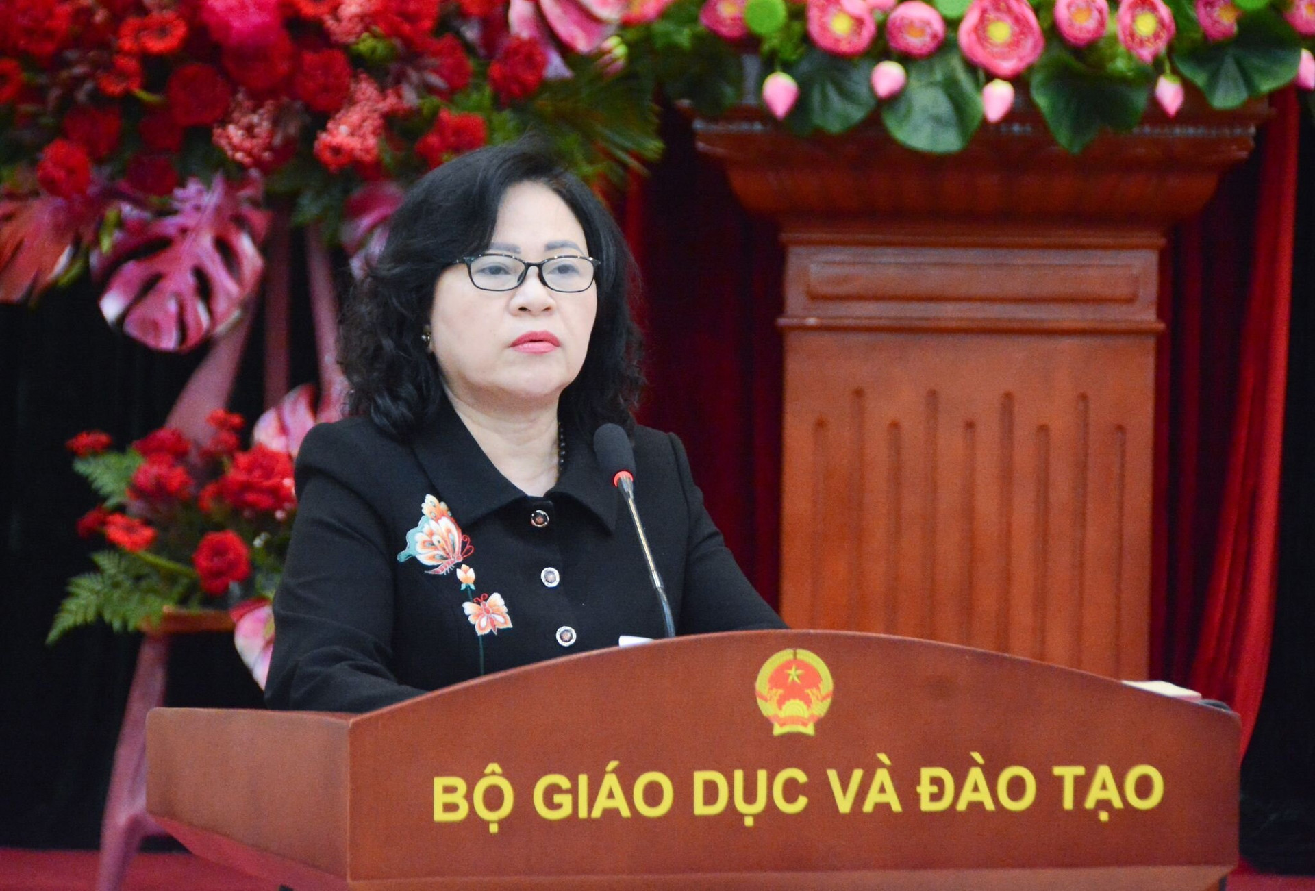 Thứ trưởng Nguyễn Thị Minh phát biểu khai mạc Hội nghị.
