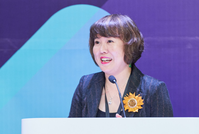 Tiến sĩ Nguyễn Thị Mai Hữu phát biểu tại Hội nghị quốc tế về Khảo thí Ngoại ngữ New Directions Đông Á lần thứ 11 hôm 28/10 ở Hà Nội. Ảnh: BC