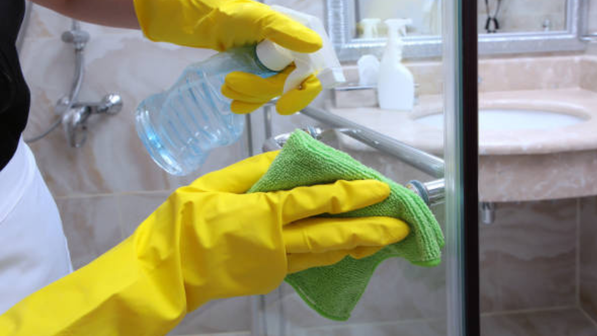 Bí quyết làm sạch phòng tắm mà không cần cọ rửa nhiều sẽ giúp giải phóng sức lao động cho bạn. (Ảnh minh hoạ: Istock)