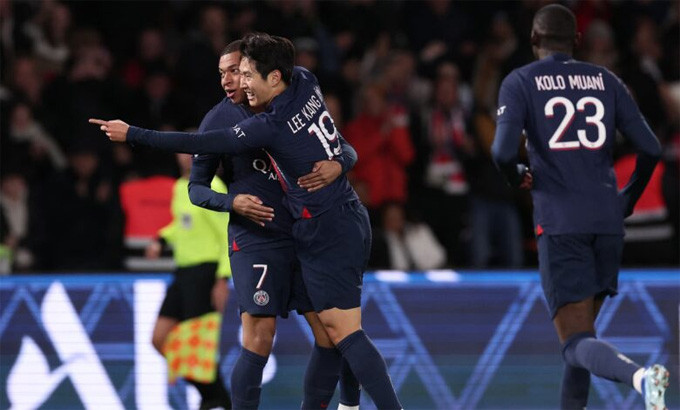 PSG có chiến thắng 3-0 để lần đầu lên đỉnh bảng Ligue 1 mùa này
