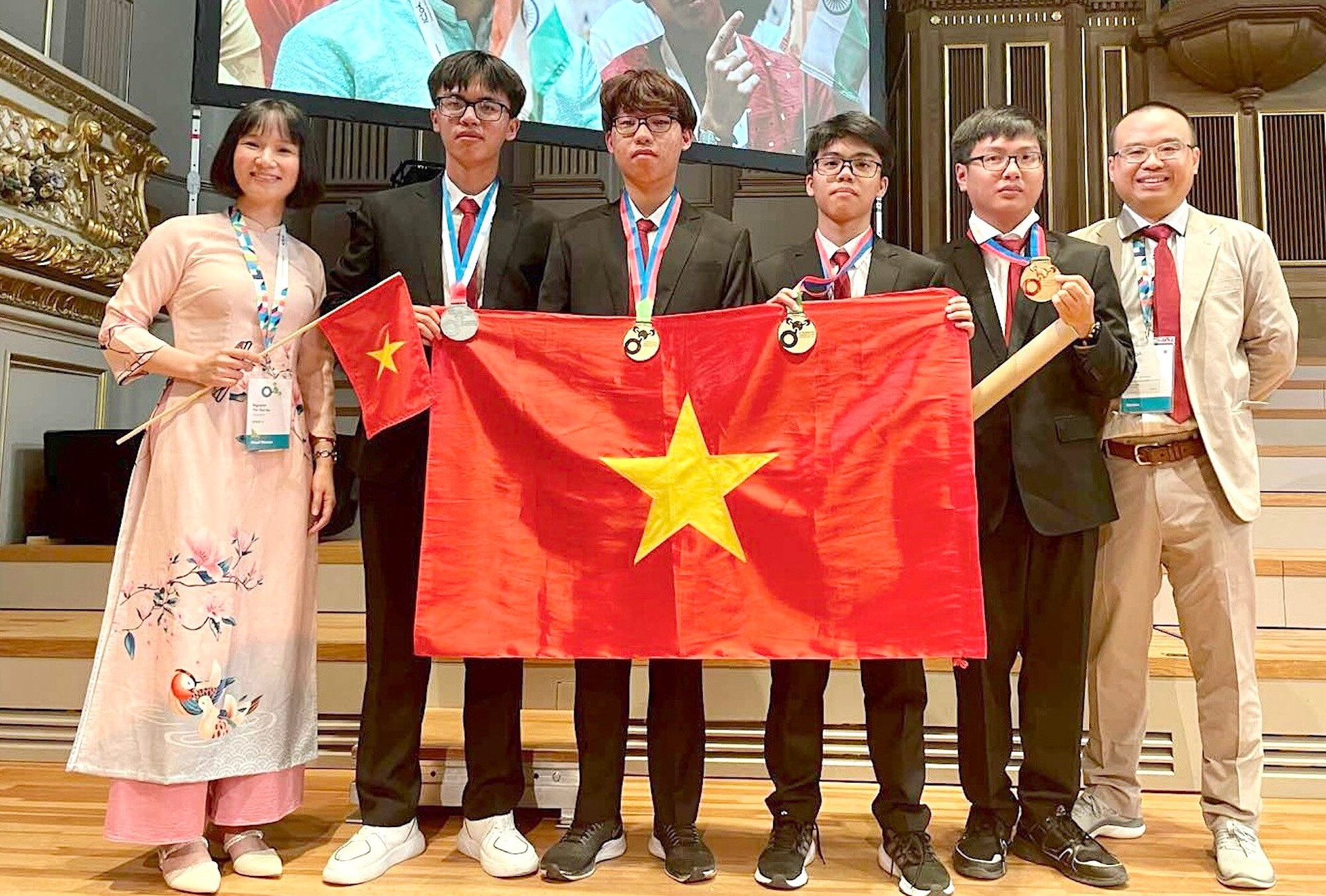 9 học sinh xuất sắc được nhận bằng khen của Thủ tướng. (Ảnh minh hoạ)