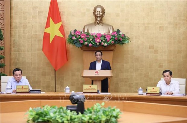 PM points to measures for socio-economic development to year's end hinh anh 1