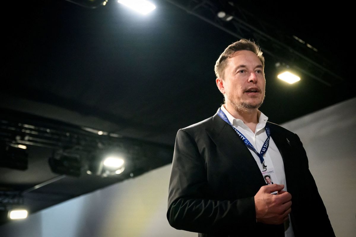 Elon Musk releases super AI Grok