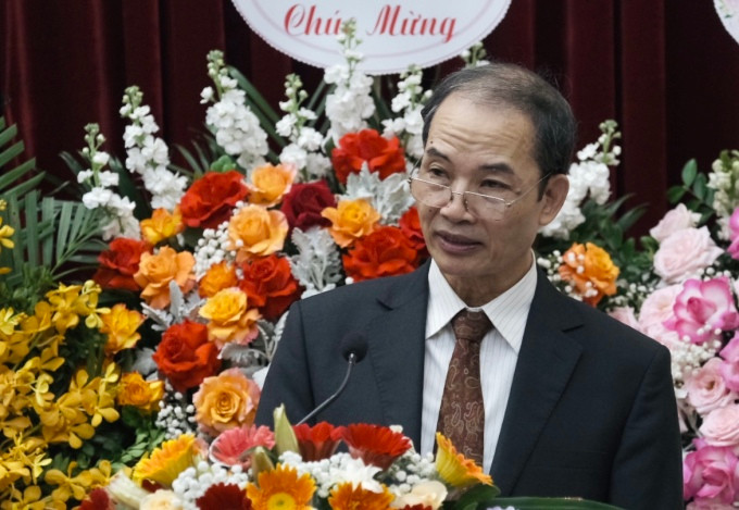 GS Nguyễn Đại Hưng, Chủ tịch Hội Vật lý Việt Nam, phát biểu tại ngày Vật lý Việt Nam 6/11. Ảnh: Dương Tâm
