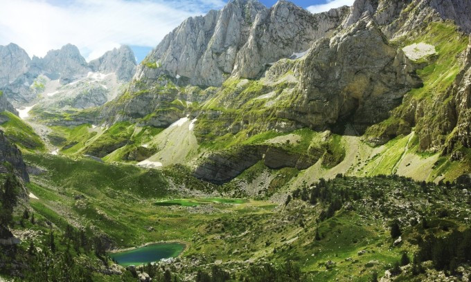 Khung cảnh Albanian Alps ở Albania. Ảnh: Lonely Planet