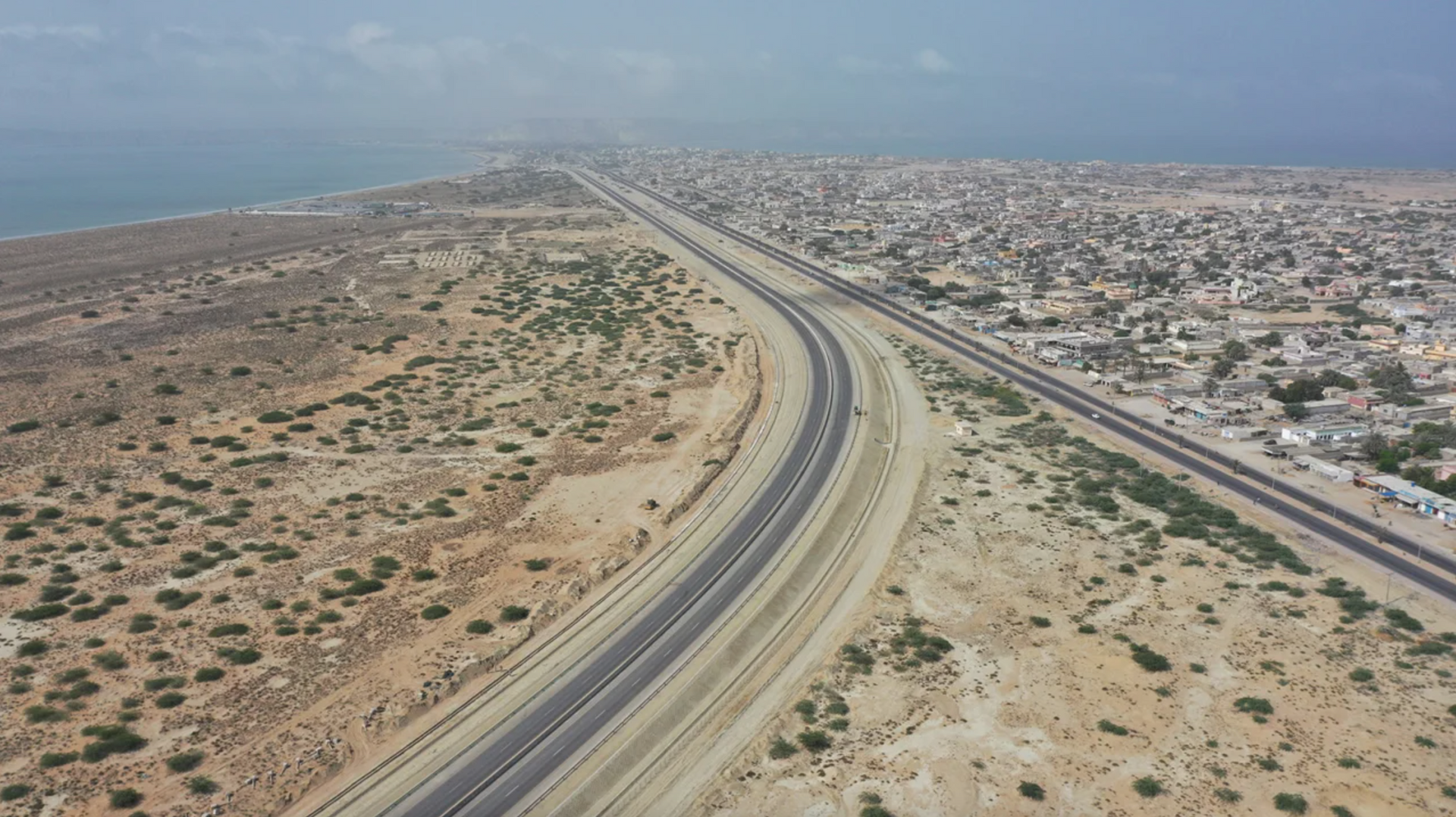 Một đoạn của đường cao tốc Eastbay do Trung Quốc hậu thuẫn ở Gwadar, Pakistan - Ảnh: CNN