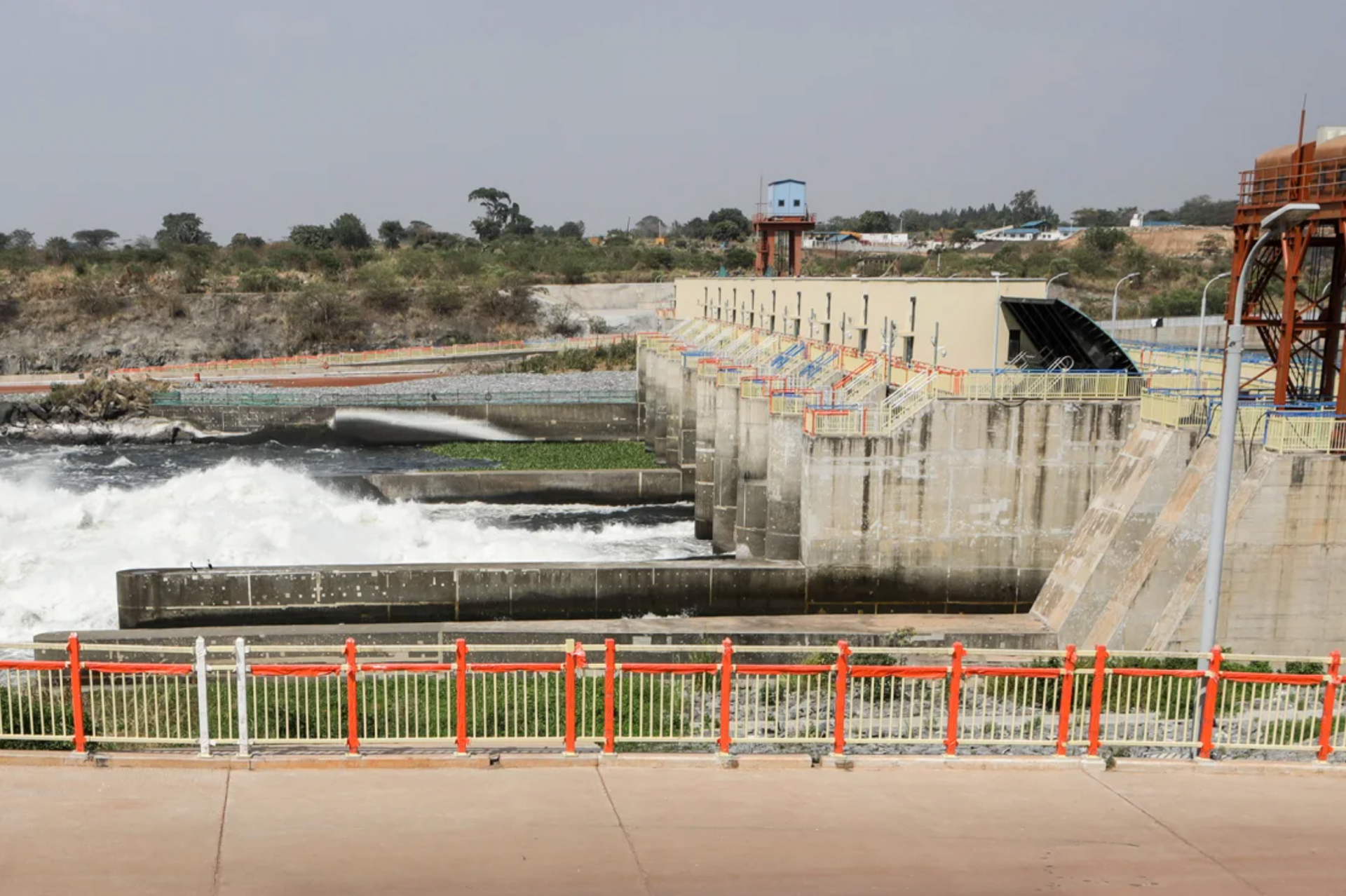 Đập Karuma do Trung Quốc hỗ trợ tại Nhà máy thủy điện Karuma ở Kiryandongo, Uganda - Ảnh: CNN