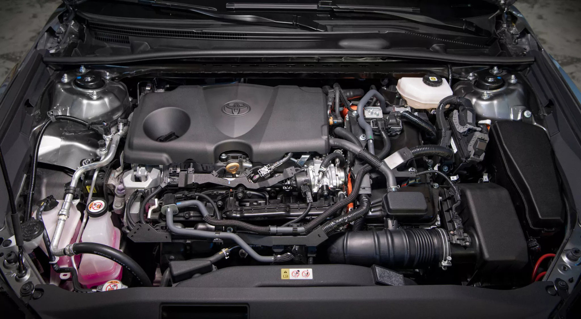 Công nghệ hybrid giờ mặc định có trên mọi phiên bản Camry toàn cầu - Ảnh: Toyota