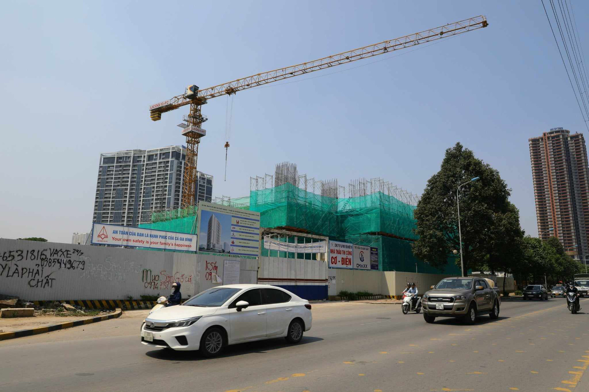 Dự án nhà ở xã hội NHS Trung Văn (Hà Nội) được khởi công xây dựng trong năm 2023 đã tạo cuộc cạnh tranh quyết liệt giành suất mua khi 1.300 người bốc thăm 149 suất mua nhà - Ảnh: DANH KHANG