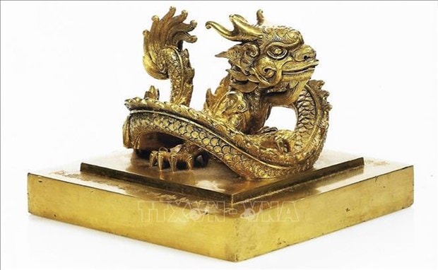 Golden imperial seal handed over to Vietnam from France hinh anh 2