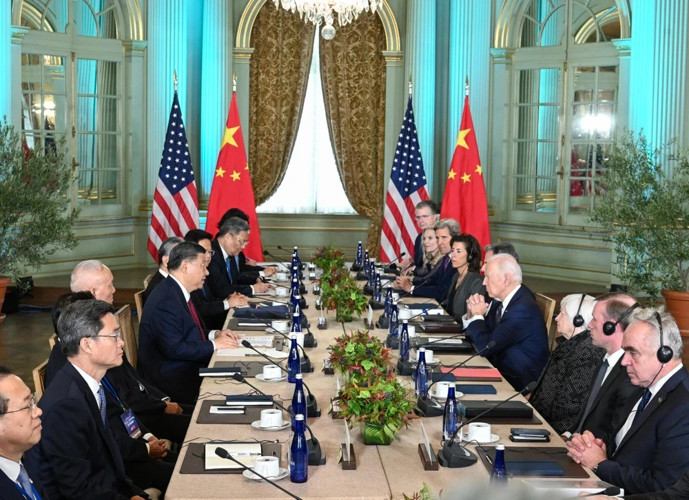 Chủ tịch Trung Quốc Tập Cận Bình và Tổng thống Mỹ Joe Biden trong cuộc hội đàm bên lề Tuần lễ Cấp cao APEC 2023 ở California, Mỹ ngày 15/11/2023. (Ảnh: THX/TTXVN)