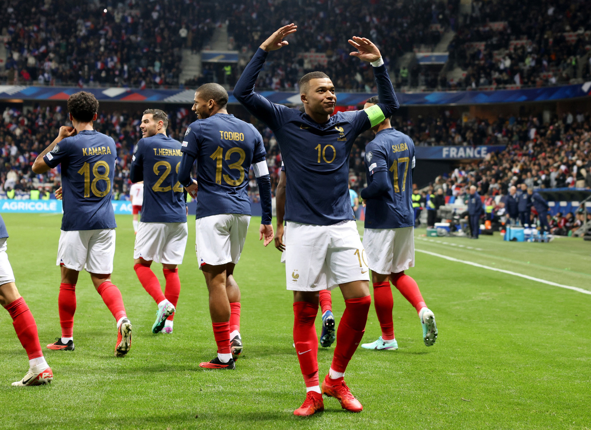 Mbappe tỏa sáng giúp tuyển Pháp có chiến thắng lớn nhất trong lịch sử - Ảnh: REUTERS