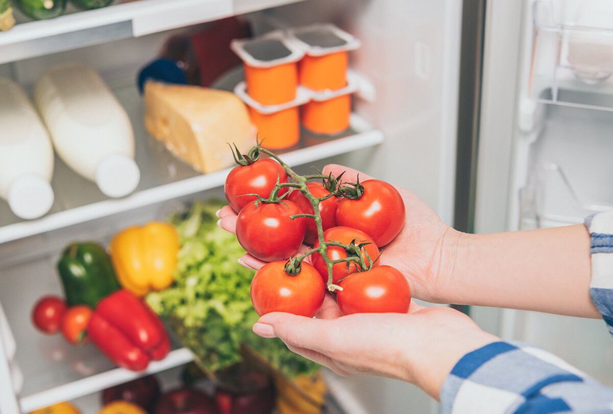 Bảo quản cà chua trong tủ lạnh sẽ khiến cà chua mất đi các chất dinh dưỡng và hương vị ban đầu. (Ảnh: eMediHealth)