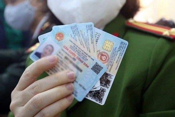 Bộ Công an đề xuất cấp thẻ căn cước công dân gắn chip cho trẻ em dưới 6 tuổi - Ảnh: CA Hà Nội