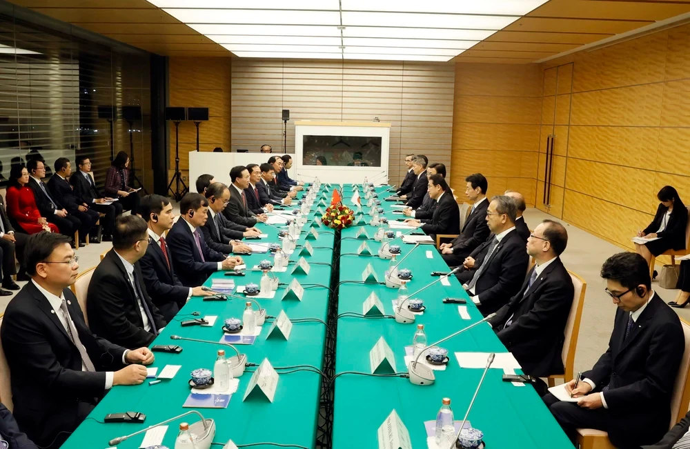 Chủ tịch nước Võ Văn Thưởng hội đàm với Thủ tướng Nhật Bản Kishida Fumio. (Ảnh: Thống Nhất/TTXVN)