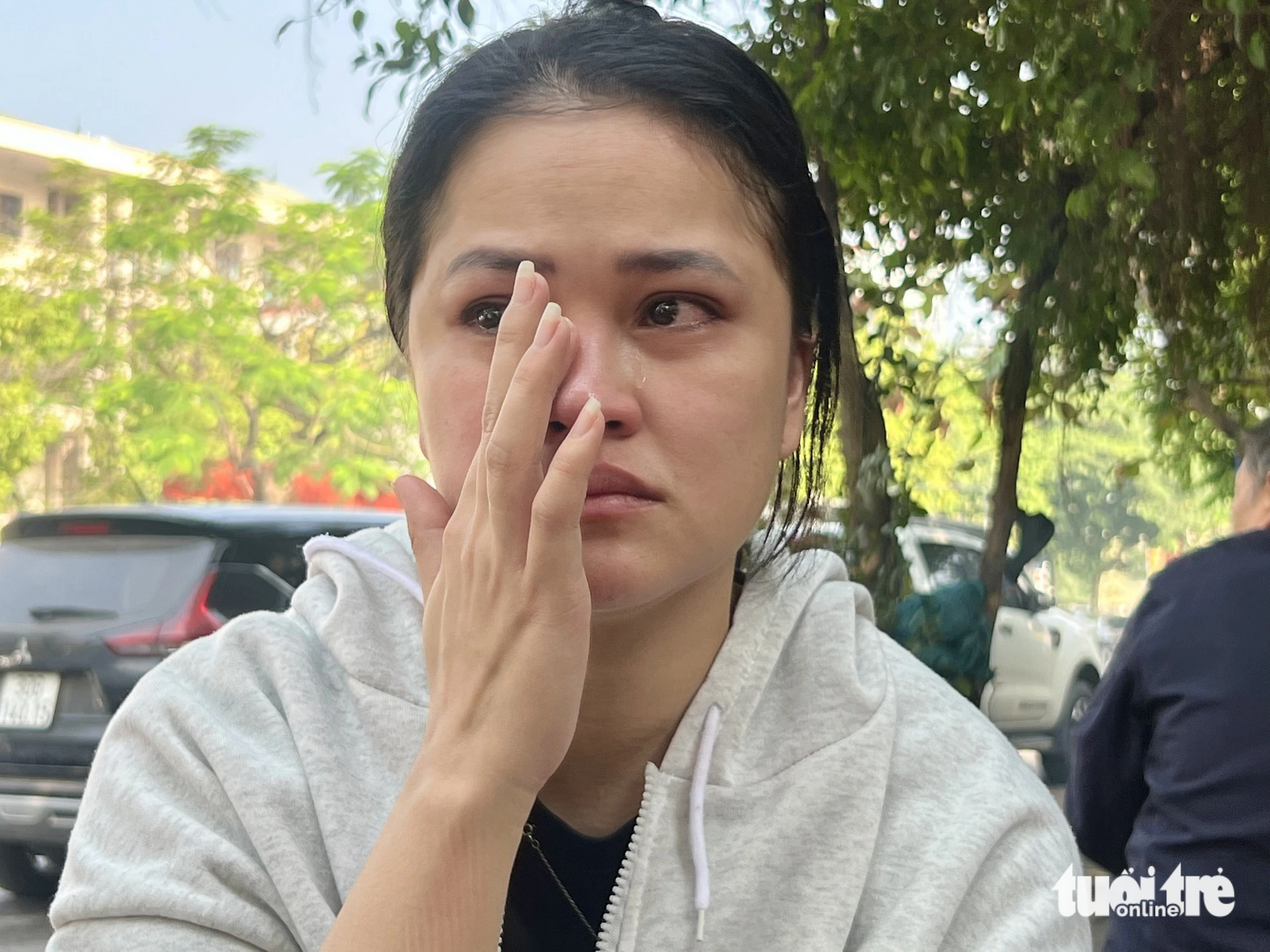 Chị Nguyễn Bích Hằng - mẹ của cháu bé chết khi gửi bảo mẫu trông - Ảnh: DANH TRỌNG
