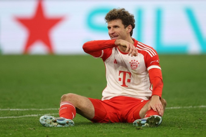 Muller mờ nhạt trong trận thứ 150 tại Champions League, trên sân Allianz Arena hôm 29/11. Ảnh: Reuters