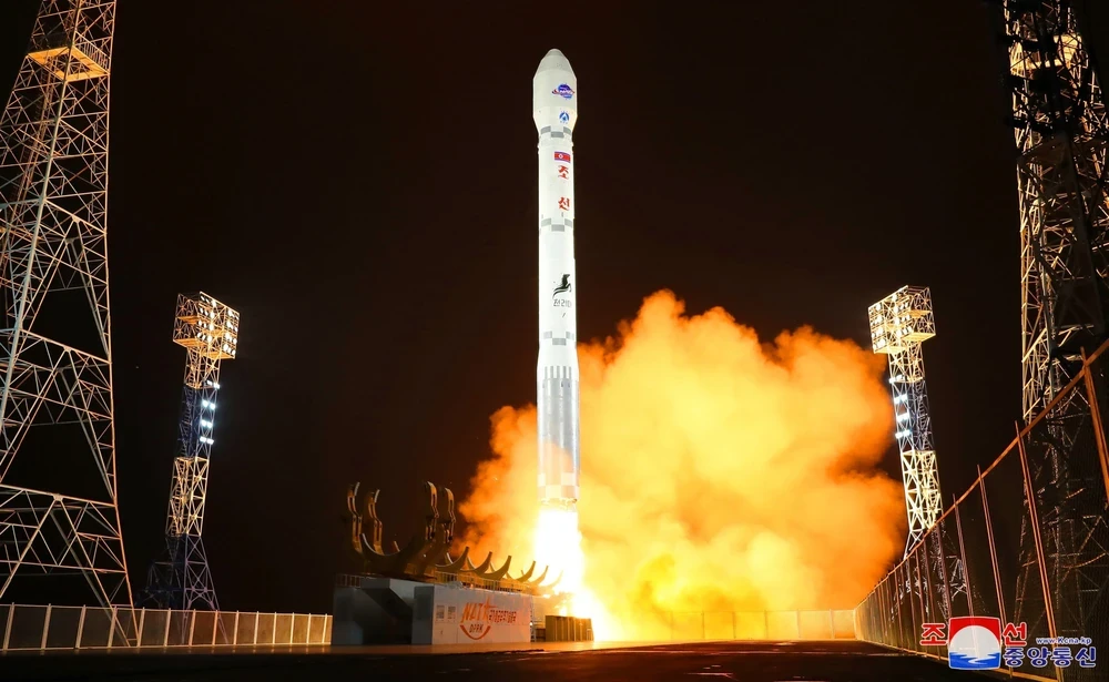 Triều Tiên phóng thành công tên lửa đẩy mới 