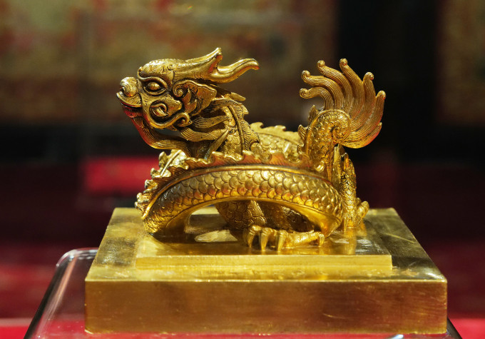 Ấn vàng Hoàng đế chi bảo được trưng bày tại Bảo tàng Hoàng gia Nam Hồng (Bắc Ninh) khi hồi hương. Ảnh: Ngọc Thành