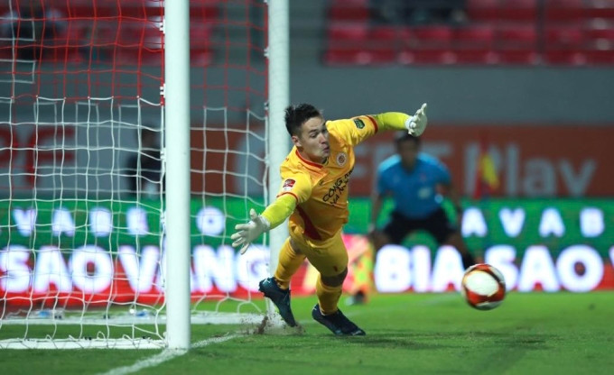 Thủ môn Nguyễn Filip bắt cho Công an Hà Nội từ giữa mùa V-League 2023. Ảnh: Lâm Thỏa