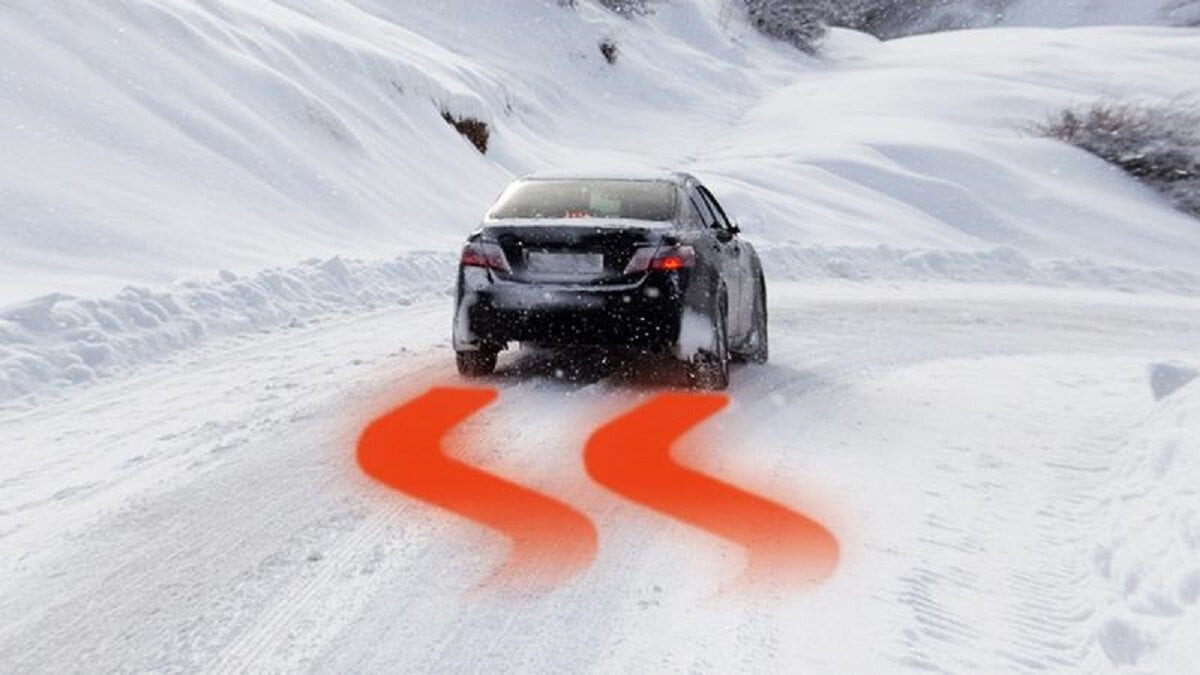 Hệ thống kiểm soát độ bám đường hạn chế, xe bị quay ngang khi đi vào đường trơn, có tuyết. (Ảnh minh họa).
