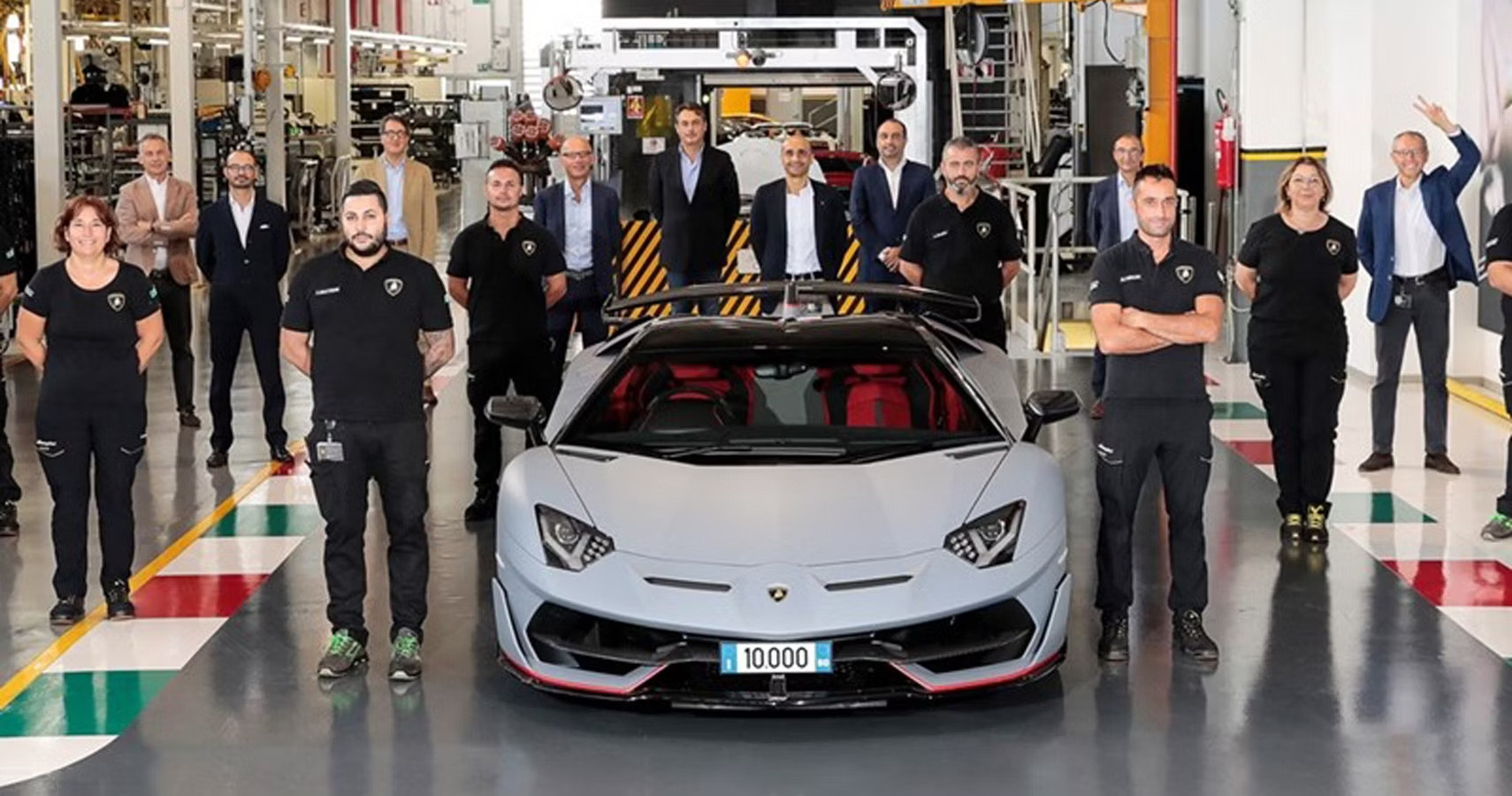 Theo quy định mới, công nhân Lamborghini có thêm 1 tháng nghỉ ngơi (tính tổng số ngày làm việc được cắt giảm) so với trước kia - Ảnh: Lamborghini
