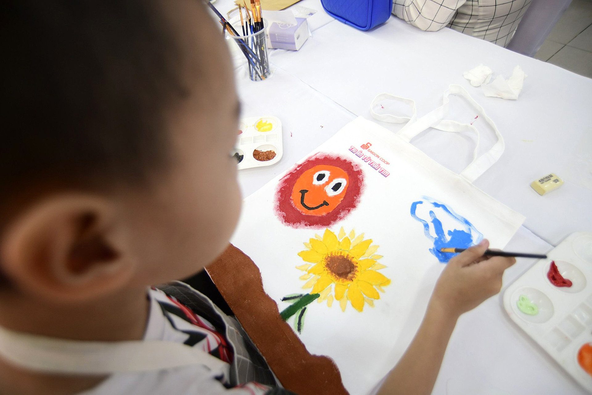 Chuyên gia khuyến cáo lựa chọn đồ chơi an toàn phòng tránh nhiễm chì cho trẻ - Ảnh minh họa: Q.ĐỊNH