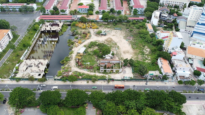 Khu đất trên đường Trần Phú được tỉnh Khánh Hòa giao doanh nghiệp xây khách sạn, căn hộ cao cấp. Ảnh: Bùi Toàn