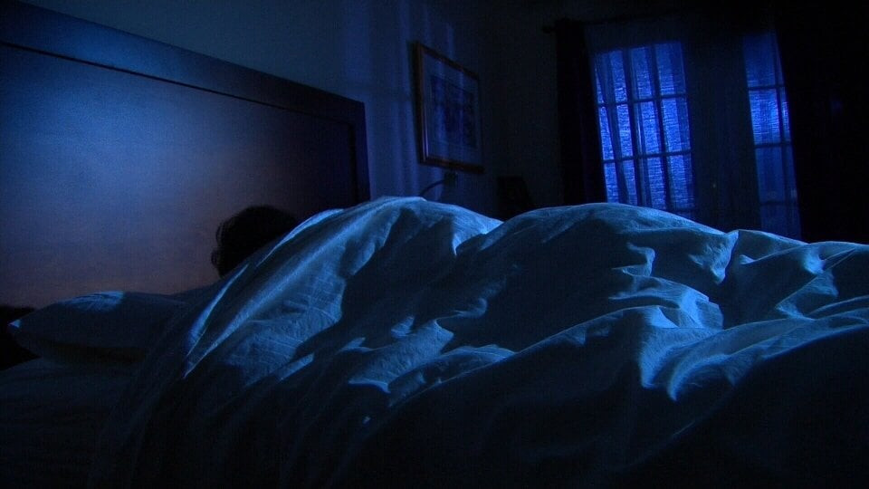 Tại sao không nên mở cửa sổ khi ngủ ban đêm? Vì thói quen này có thể tác động tiêu cực đến sức khỏe của bạn. (Ảnh: CTV Edmonton)
