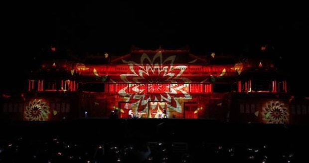 Dazzling artistic light displays at Hue imperial city’s Ngo Mon hinh anh 2