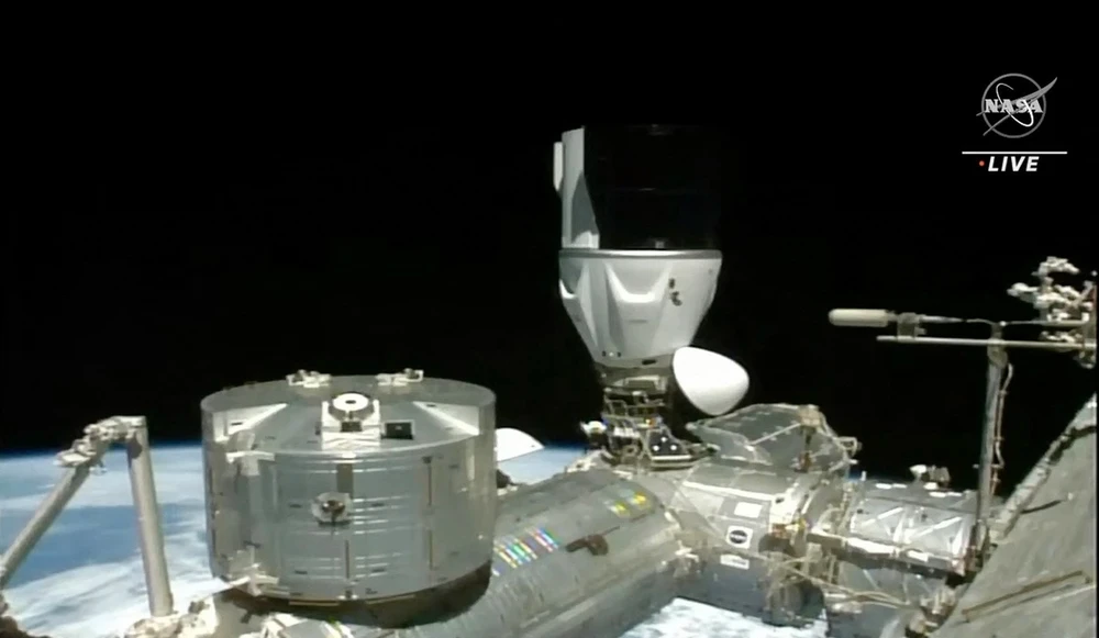 Tàu vũ trụ Dragon-6 được ghép nối với Trạm Vũ trụ Quốc tế (ISS) ngày 3/3/2023. (Ảnh: AFP/TTXVN)